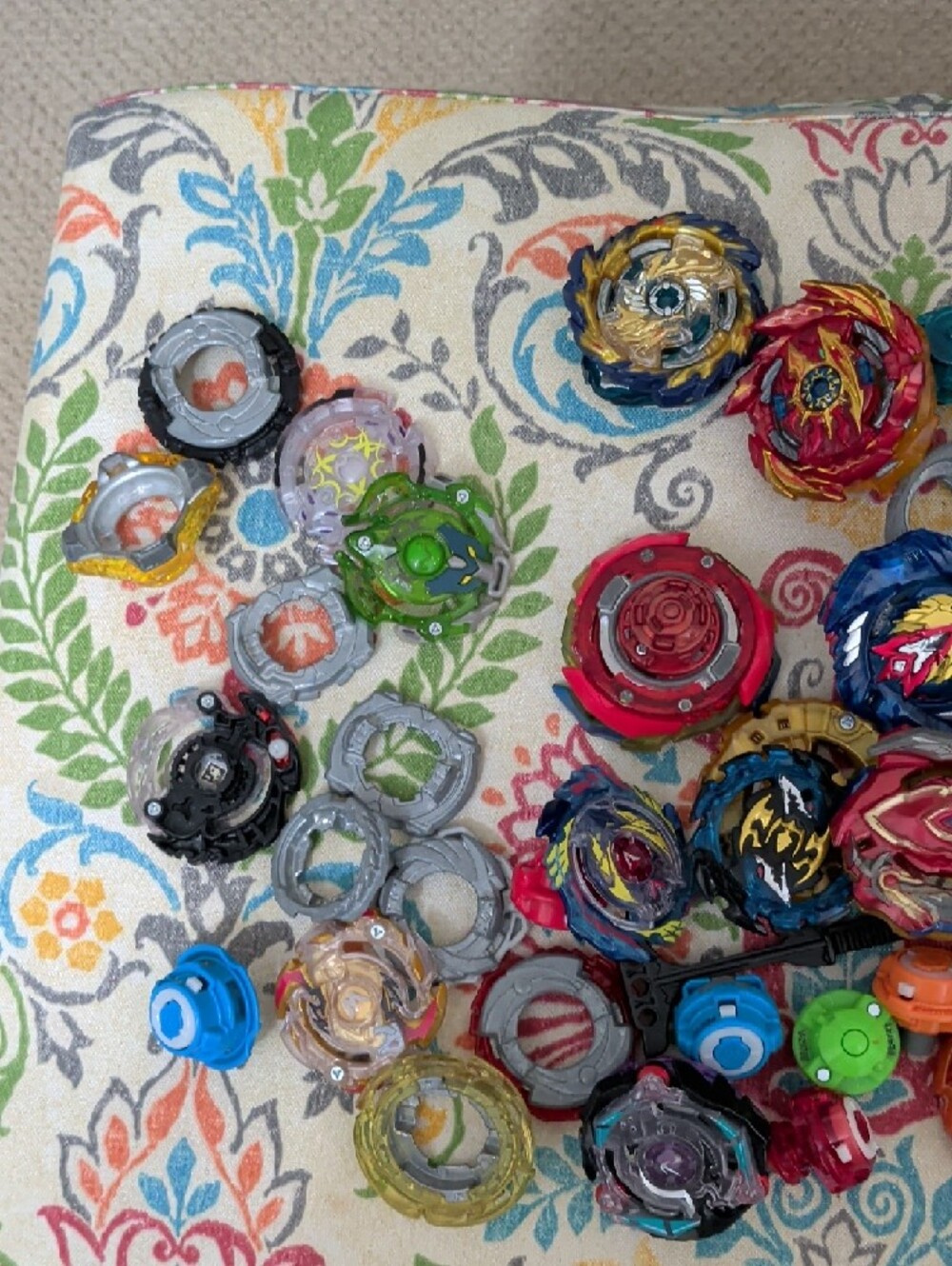 Assorted Lot Of Beyblade - Picture 5 of 5